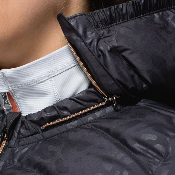 Lululemon Spring Fling Puffy Windbreaker Jacket Animal Swirl Black Size 4 - Picture 4 of 16